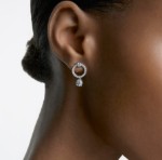 Swarovski øredobber Attract hoop earrings Round cut, White, Rhodium plated - 5563278