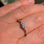 Gullring i hvitt gull 14kt med Sky Blue Topas og diamanter 0.05 ct TW-Si - coc5000547th