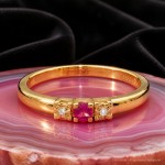 Diamantring i gult gull 14kt med rubin og 0,013 ct TW-Si - COC5000473rub
